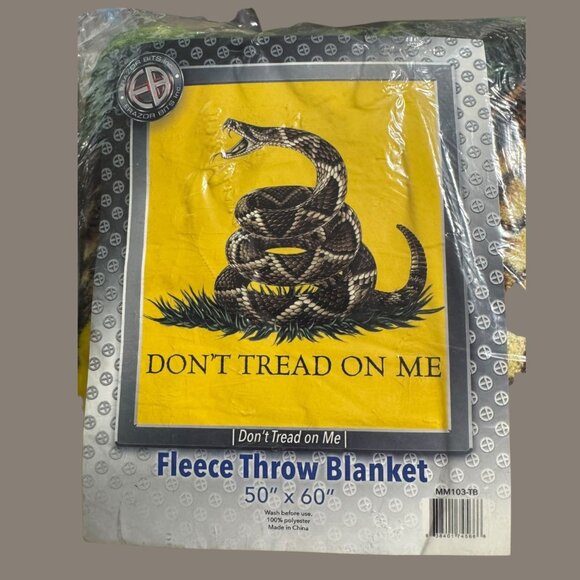 Erazor Bits Don't Tread On Me Fleece Throw Blanket 50" X 60" - Picture 5 of 7